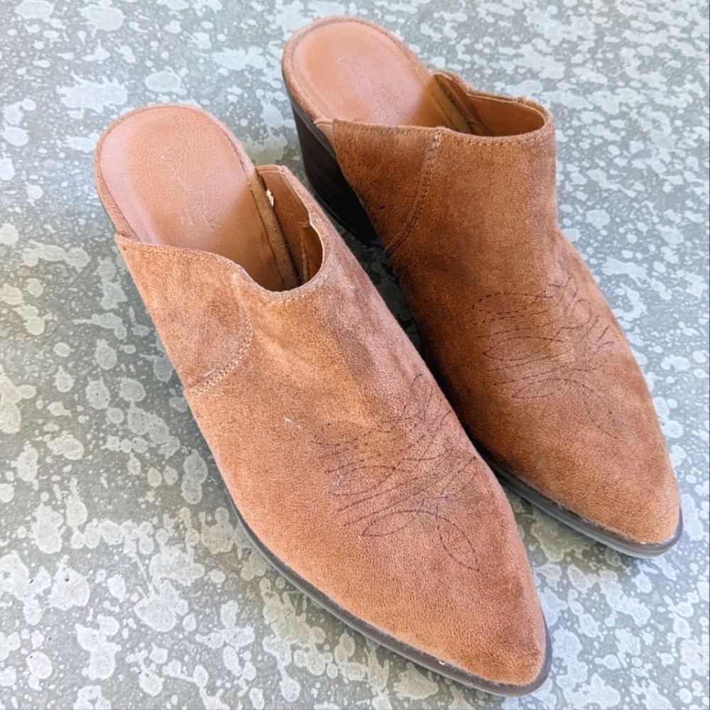 Vegan Cowgirl 🤠 Clogs Mules 2” heel Size 9
